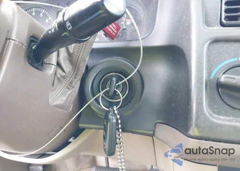 2000 Toyota Sienna Xle from USA, damaged, VIN 4T3ZF13C8YU245685